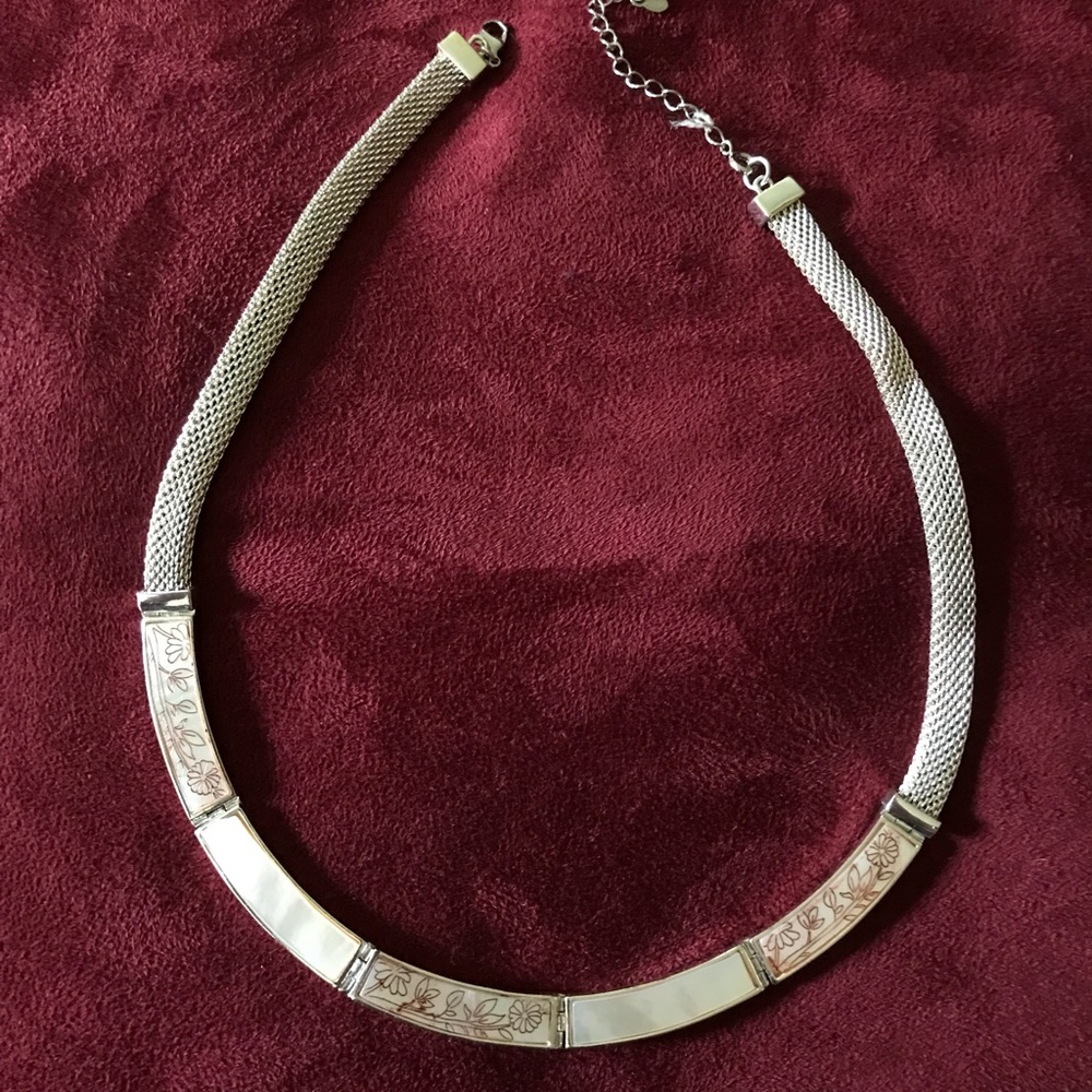 Ivory necklace with floral detail